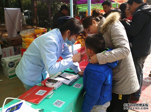 爱齿尔口腔在保利花园开展活动